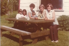 Tiffany, Nikki, Sharon, Ryan, Mom, Bonnie